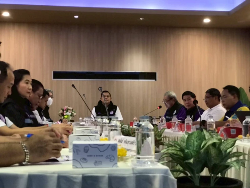 นิคมอุตสาหกรรมบางปะอิน  ต้อนรับคนะรัฐมนตรีว่าการกระทรวงอุตสาหกรรม  พร้อมคณะผู้บริหารกระทรวง ตรวจการป้องกันน้ำท่วมนิคมฯ กลุ่ม จ.พระนครศรีอยุธยา